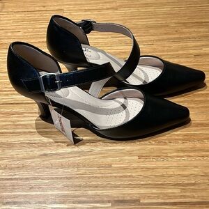 NWT LifeStride soft system black strappy heels size 8.5